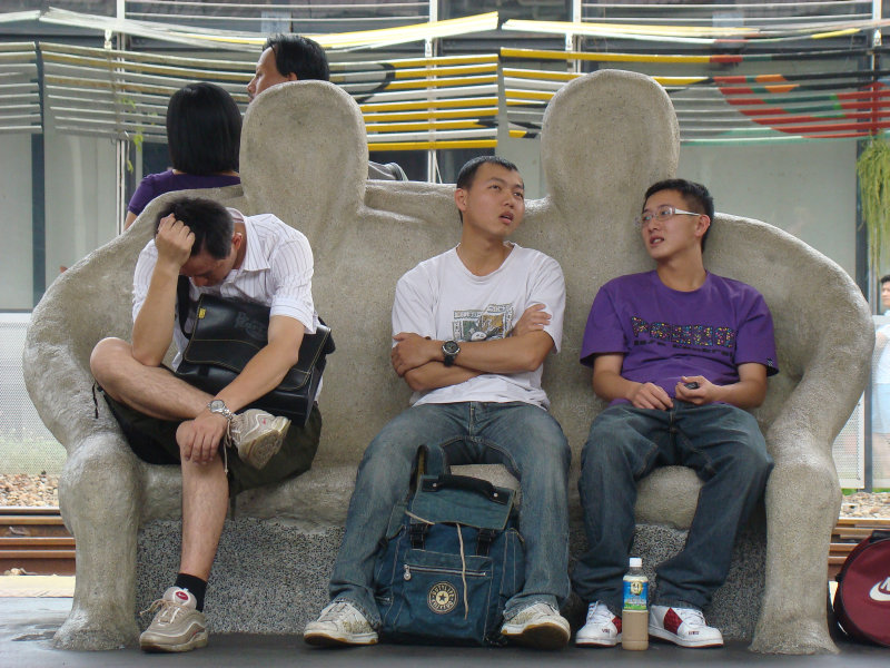 台灣鐵路旅遊攝影台中火車站月台景物篇公共藝術-大同國小美術班-偶然與巧合-III區攝影照片18