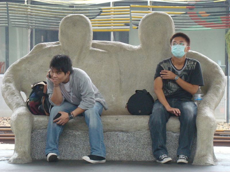 台灣鐵路旅遊攝影台中火車站月台景物篇公共藝術-大同國小美術班-偶然與巧合-III區攝影照片22