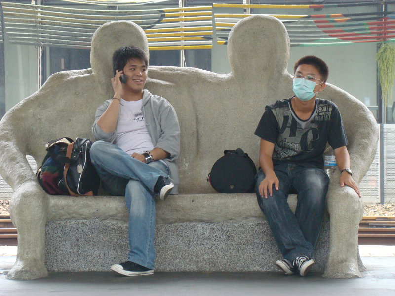 台灣鐵路旅遊攝影台中火車站月台景物篇公共藝術-大同國小美術班-偶然與巧合-III區攝影照片23