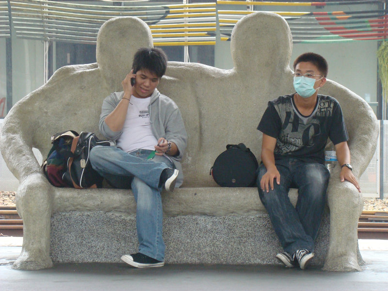 台灣鐵路旅遊攝影台中火車站月台景物篇公共藝術-大同國小美術班-偶然與巧合-III區攝影照片25