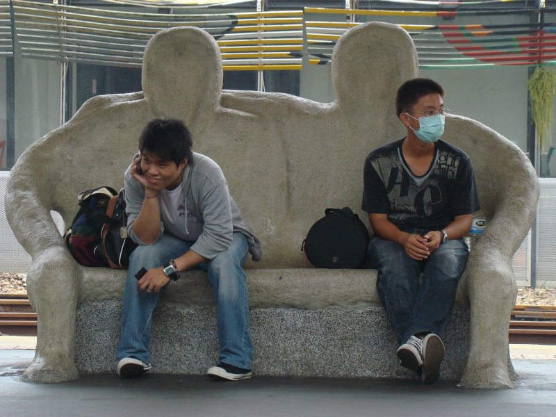 台灣鐵路旅遊攝影台中火車站月台景物篇公共藝術-大同國小美術班-偶然與巧合-III區攝影照片27