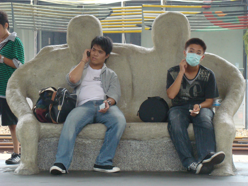 台灣鐵路旅遊攝影台中火車站月台景物篇公共藝術-大同國小美術班-偶然與巧合-III區攝影照片35