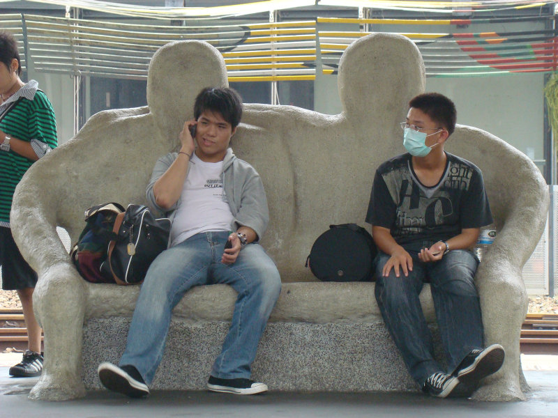 台灣鐵路旅遊攝影台中火車站月台景物篇公共藝術-大同國小美術班-偶然與巧合-III區攝影照片37