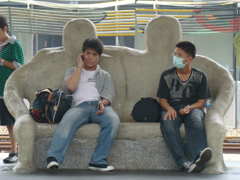 台灣鐵路旅遊攝影台中火車站月台景物篇公共藝術-大同國小美術班-偶然與巧合-III區攝影照片38
