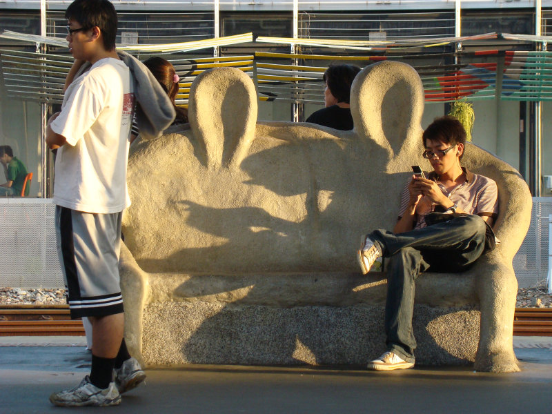 台灣鐵路旅遊攝影台中火車站月台景物篇公共藝術-大同國小美術班-偶然與巧合-III區攝影照片43