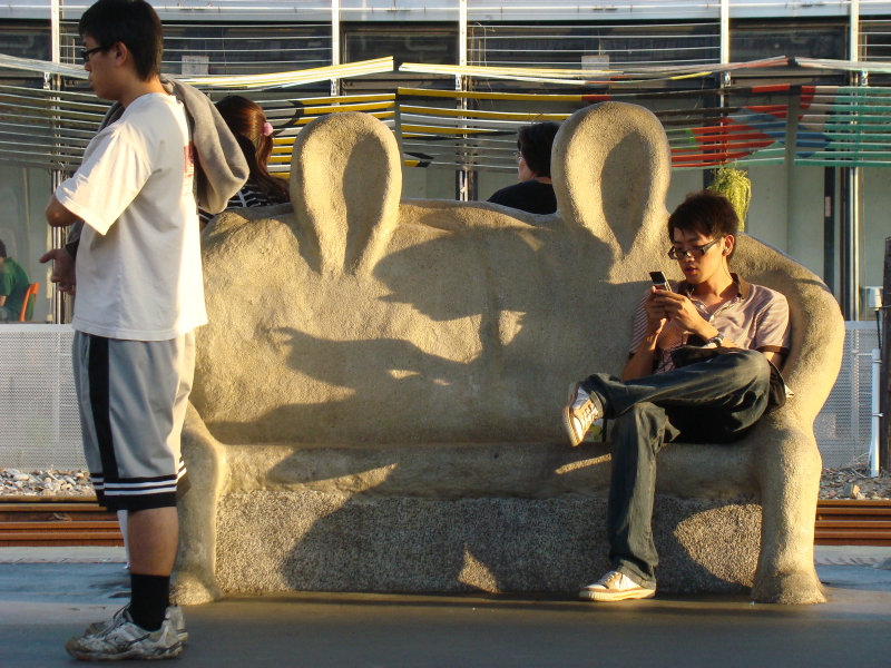 台灣鐵路旅遊攝影台中火車站月台景物篇公共藝術-大同國小美術班-偶然與巧合-III區攝影照片44