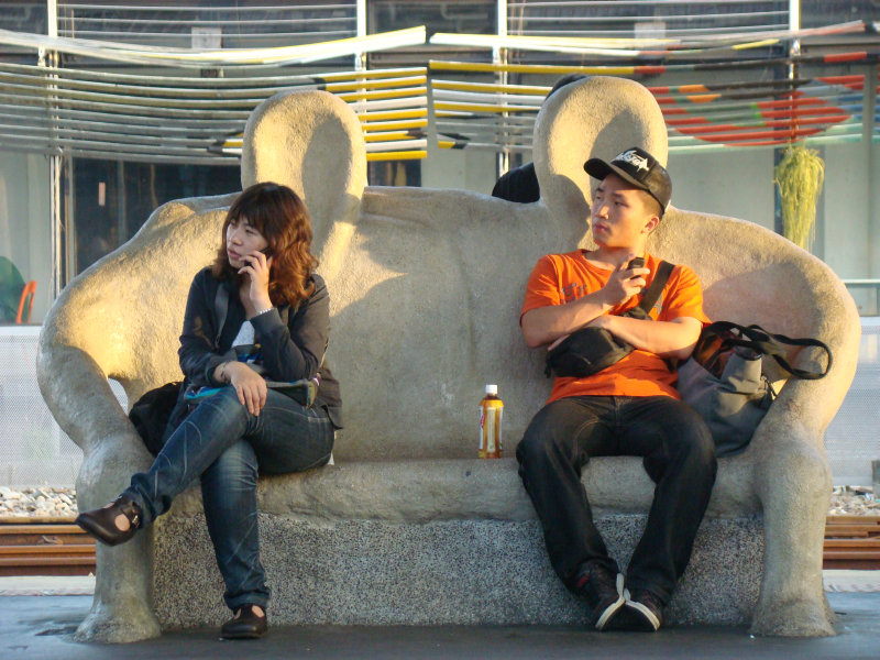 台灣鐵路旅遊攝影台中火車站月台景物篇公共藝術-大同國小美術班-偶然與巧合-III區攝影照片46