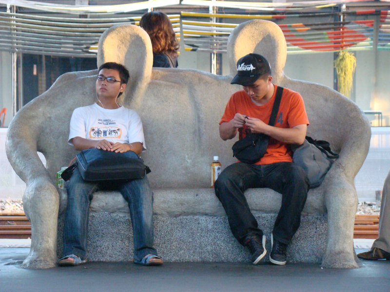 台灣鐵路旅遊攝影台中火車站月台景物篇公共藝術-大同國小美術班-偶然與巧合-III區攝影照片59
