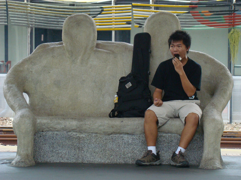 台灣鐵路旅遊攝影台中火車站月台景物篇公共藝術-大同國小美術班-偶然與巧合-III區攝影照片69