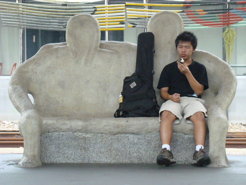 台灣鐵路旅遊攝影台中火車站月台景物篇公共藝術-大同國小美術班-偶然與巧合-III區攝影照片70