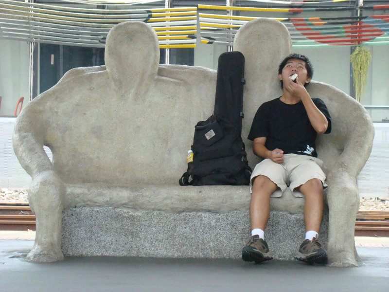 台灣鐵路旅遊攝影台中火車站月台景物篇公共藝術-大同國小美術班-偶然與巧合-III區攝影照片72