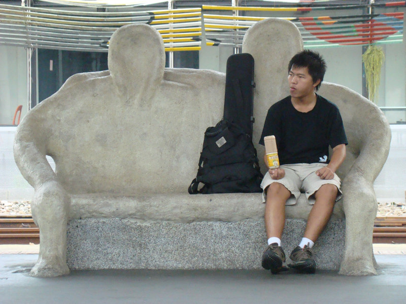 台灣鐵路旅遊攝影台中火車站月台景物篇公共藝術-大同國小美術班-偶然與巧合-III區攝影照片74