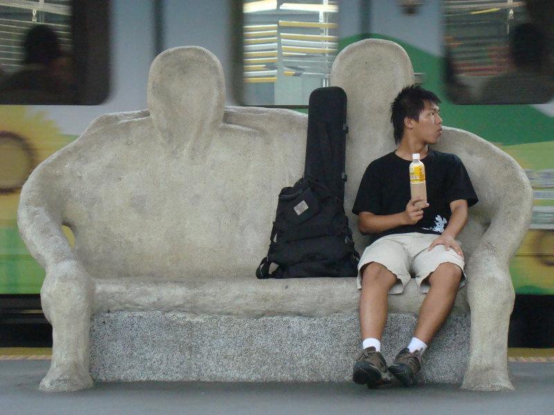 台灣鐵路旅遊攝影台中火車站月台景物篇公共藝術-大同國小美術班-偶然與巧合-III區攝影照片79