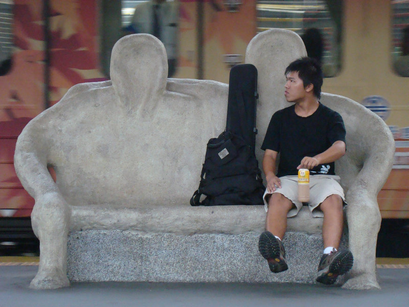 台灣鐵路旅遊攝影台中火車站月台景物篇公共藝術-大同國小美術班-偶然與巧合-III區攝影照片80