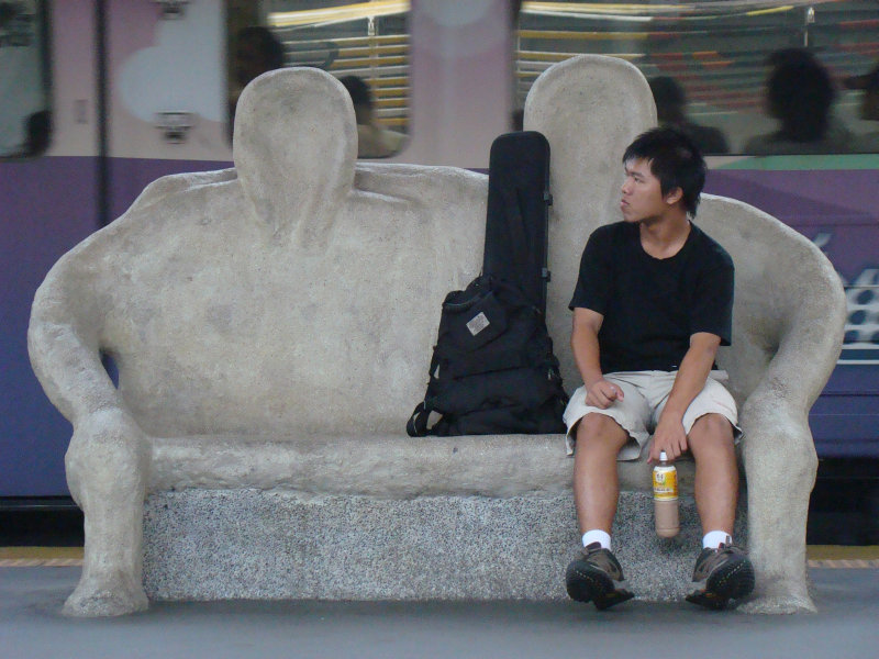 台灣鐵路旅遊攝影台中火車站月台景物篇公共藝術-大同國小美術班-偶然與巧合-III區攝影照片83