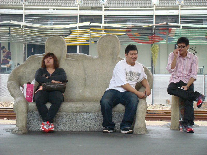 台灣鐵路旅遊攝影台中火車站月台景物篇公共藝術-大同國小美術班-偶然與巧合-III區攝影照片92