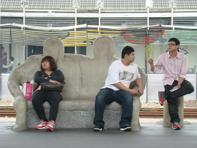 台灣鐵路旅遊攝影台中火車站月台景物篇公共藝術-大同國小美術班-偶然與巧合-III區攝影照片93