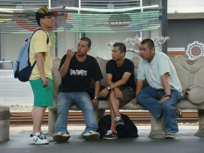 台灣鐵路旅遊攝影台中火車站月台景物篇公共藝術-大同國小美術班-偶然與巧合-III區攝影照片96