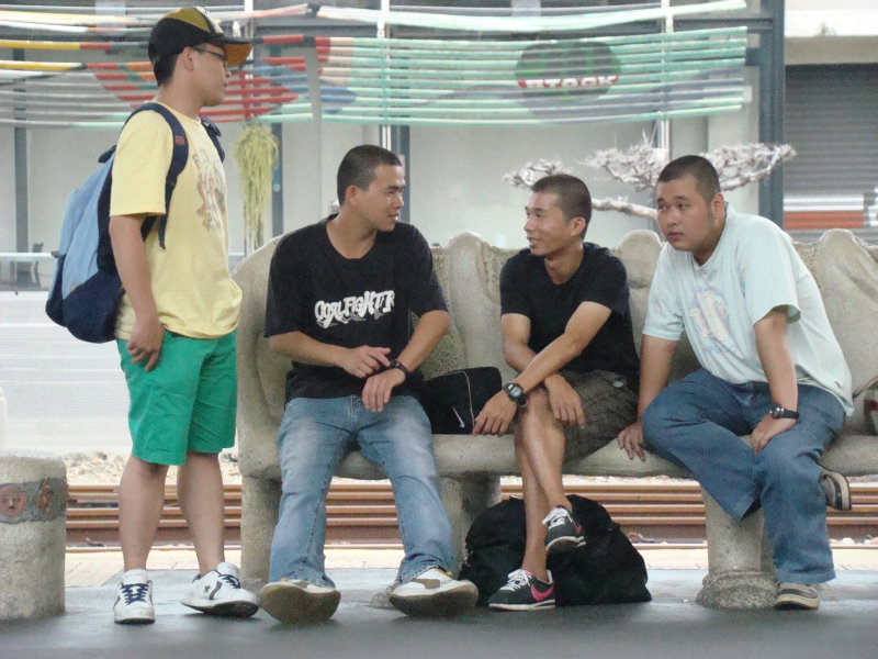台灣鐵路旅遊攝影台中火車站月台景物篇公共藝術-大同國小美術班-偶然與巧合-III區攝影照片97