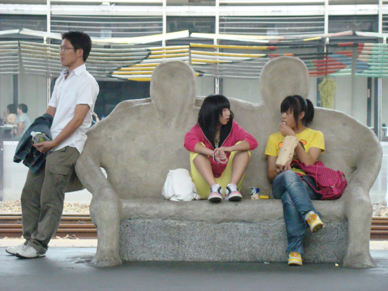 台灣鐵路旅遊攝影台中火車站月台景物篇公共藝術-大同國小美術班-偶然與巧合-III區攝影照片98