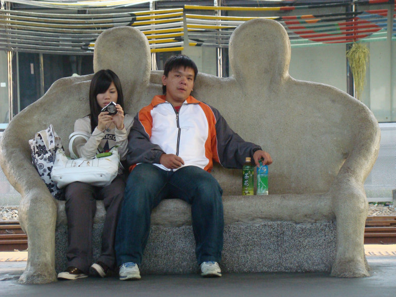 台灣鐵路旅遊攝影台中火車站月台景物篇公共藝術-大同國小美術班-偶然與巧合-III區攝影照片109