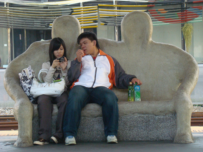 台灣鐵路旅遊攝影台中火車站月台景物篇公共藝術-大同國小美術班-偶然與巧合-III區攝影照片110