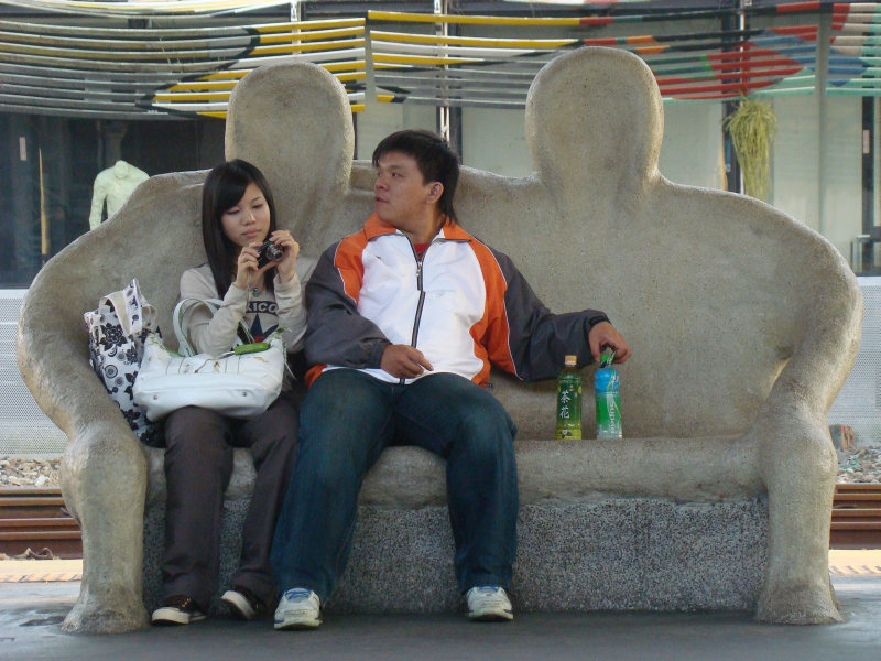 台灣鐵路旅遊攝影台中火車站月台景物篇公共藝術-大同國小美術班-偶然與巧合-III區攝影照片113