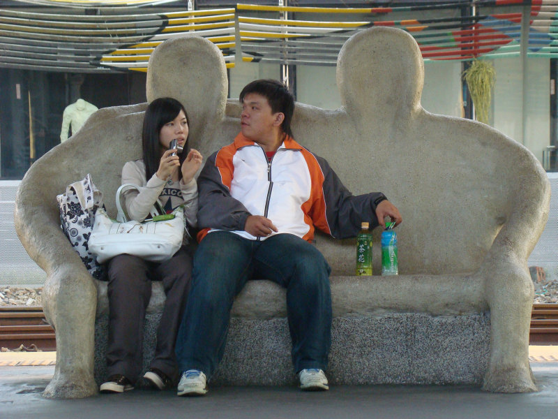 台灣鐵路旅遊攝影台中火車站月台景物篇公共藝術-大同國小美術班-偶然與巧合-III區攝影照片114