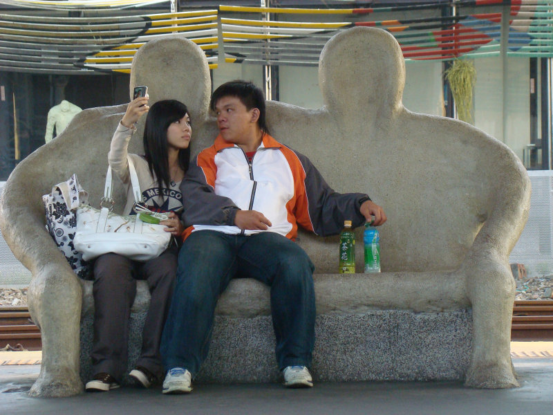 台灣鐵路旅遊攝影台中火車站月台景物篇公共藝術-大同國小美術班-偶然與巧合-III區攝影照片116
