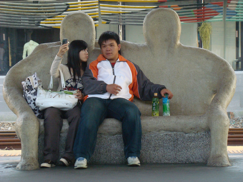 台灣鐵路旅遊攝影台中火車站月台景物篇公共藝術-大同國小美術班-偶然與巧合-III區攝影照片118