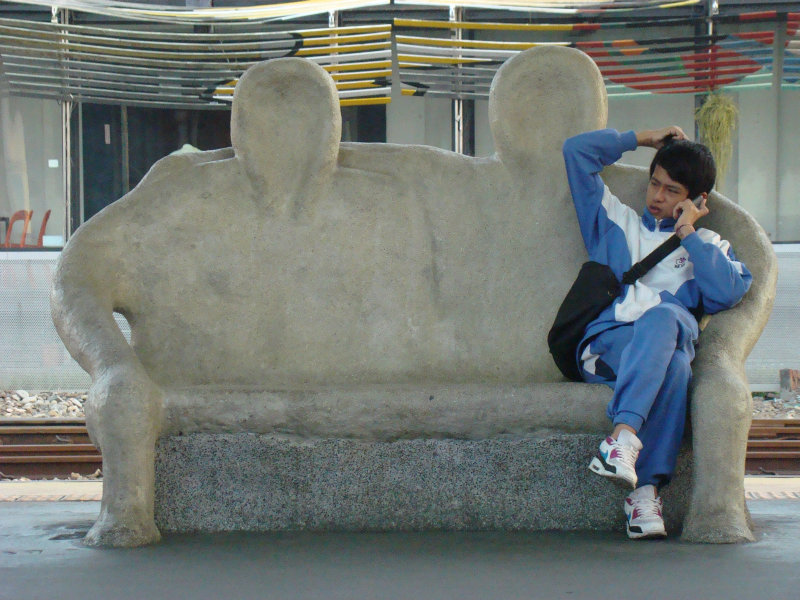 台灣鐵路旅遊攝影台中火車站月台景物篇公共藝術-大同國小美術班-偶然與巧合-III區攝影照片119