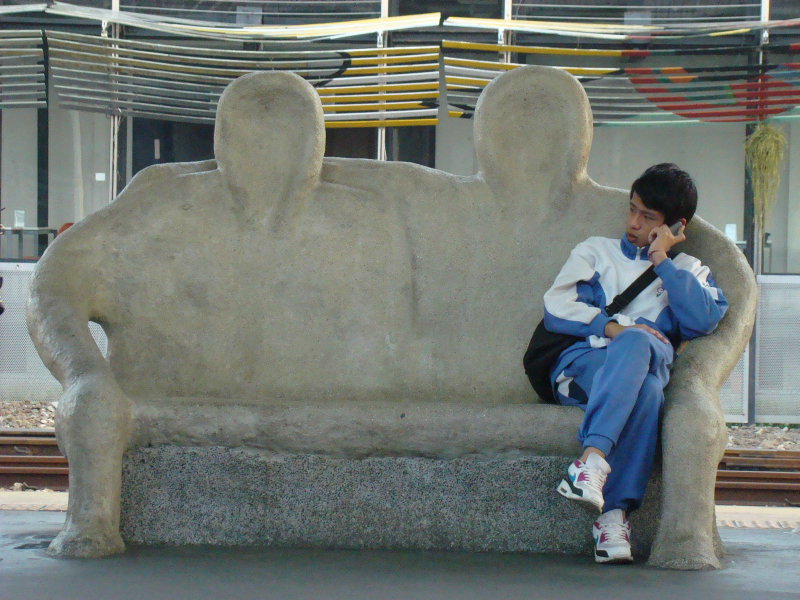 台灣鐵路旅遊攝影台中火車站月台景物篇公共藝術-大同國小美術班-偶然與巧合-III區攝影照片120