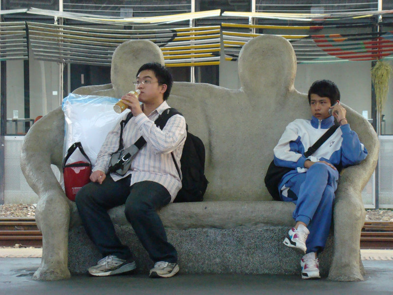 台灣鐵路旅遊攝影台中火車站月台景物篇公共藝術-大同國小美術班-偶然與巧合-III區攝影照片121
