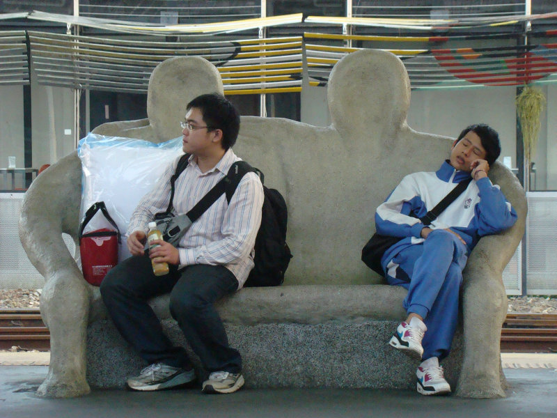 台灣鐵路旅遊攝影台中火車站月台景物篇公共藝術-大同國小美術班-偶然與巧合-III區攝影照片123