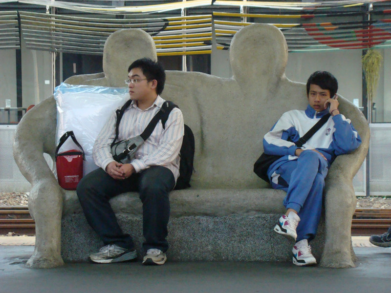 台灣鐵路旅遊攝影台中火車站月台景物篇公共藝術-大同國小美術班-偶然與巧合-III區攝影照片125