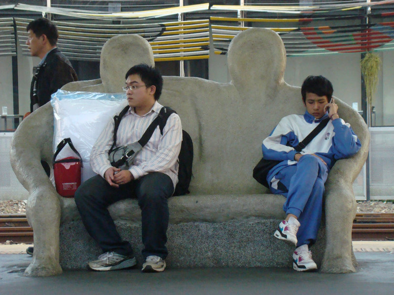 台灣鐵路旅遊攝影台中火車站月台景物篇公共藝術-大同國小美術班-偶然與巧合-III區攝影照片126