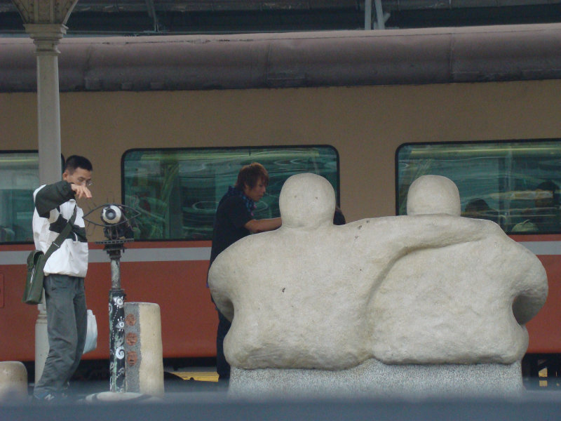 台灣鐵路旅遊攝影台中火車站月台景物篇公共藝術-大同國小美術班-偶然與巧合-III區攝影照片139