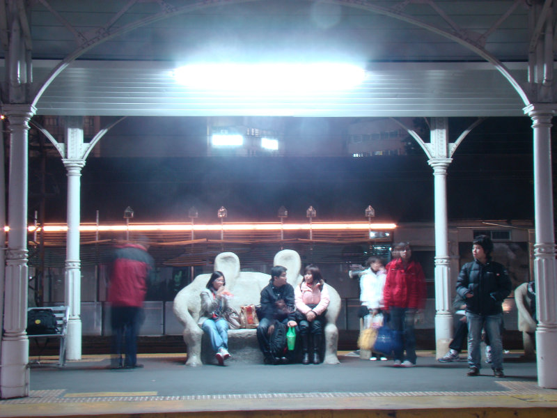 台灣鐵路旅遊攝影台中火車站月台景物篇公共藝術-大同國小美術班-偶然與巧合-III區攝影照片141