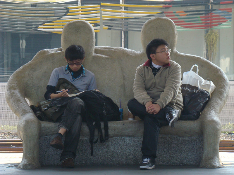 台灣鐵路旅遊攝影台中火車站月台景物篇公共藝術-大同國小美術班-偶然與巧合-III區攝影照片152