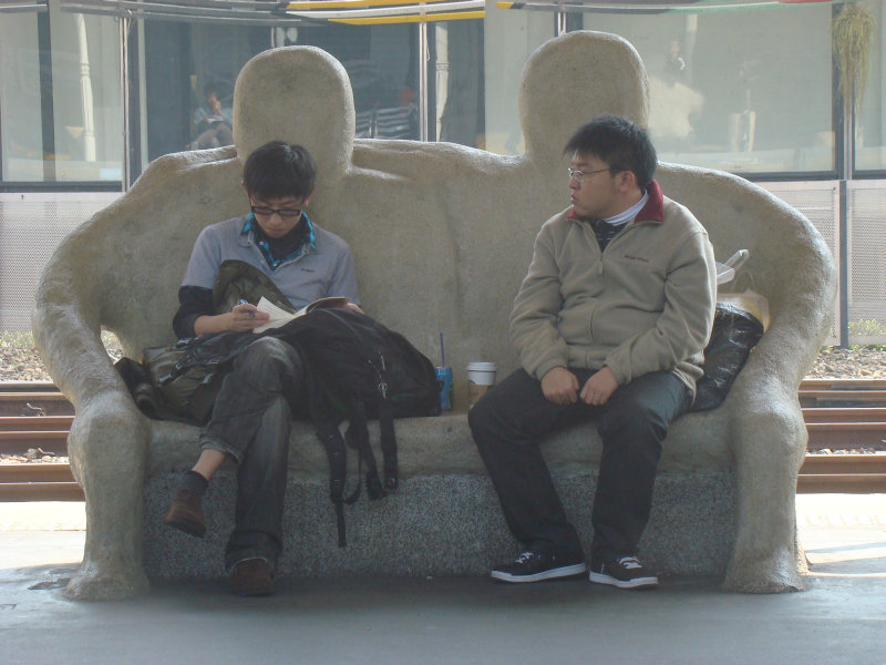 台灣鐵路旅遊攝影台中火車站月台景物篇公共藝術-大同國小美術班-偶然與巧合-III區攝影照片163