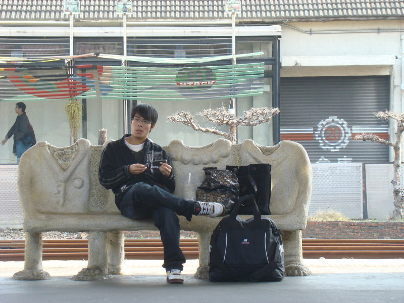 台灣鐵路旅遊攝影台中火車站月台景物篇公共藝術-大同國小美術班-偶然與巧合-III區攝影照片164