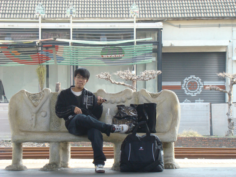 台灣鐵路旅遊攝影台中火車站月台景物篇公共藝術-大同國小美術班-偶然與巧合-III區攝影照片166
