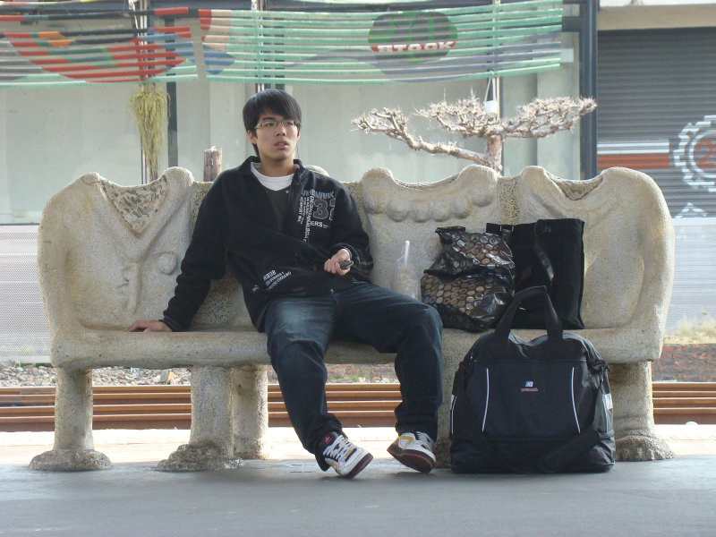 台灣鐵路旅遊攝影台中火車站月台景物篇公共藝術-大同國小美術班-偶然與巧合-III區攝影照片170
