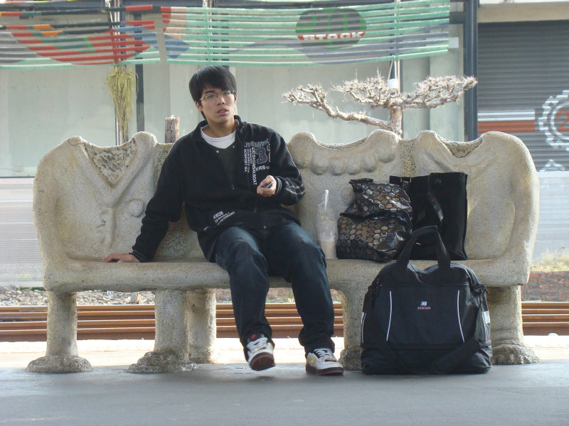 台灣鐵路旅遊攝影台中火車站月台景物篇公共藝術-大同國小美術班-偶然與巧合-III區攝影照片171