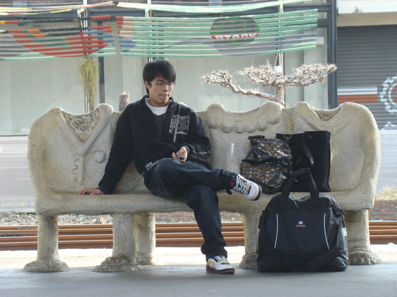 台灣鐵路旅遊攝影台中火車站月台景物篇公共藝術-大同國小美術班-偶然與巧合-III區攝影照片173