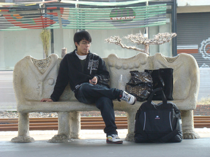 台灣鐵路旅遊攝影台中火車站月台景物篇公共藝術-大同國小美術班-偶然與巧合-III區攝影照片174