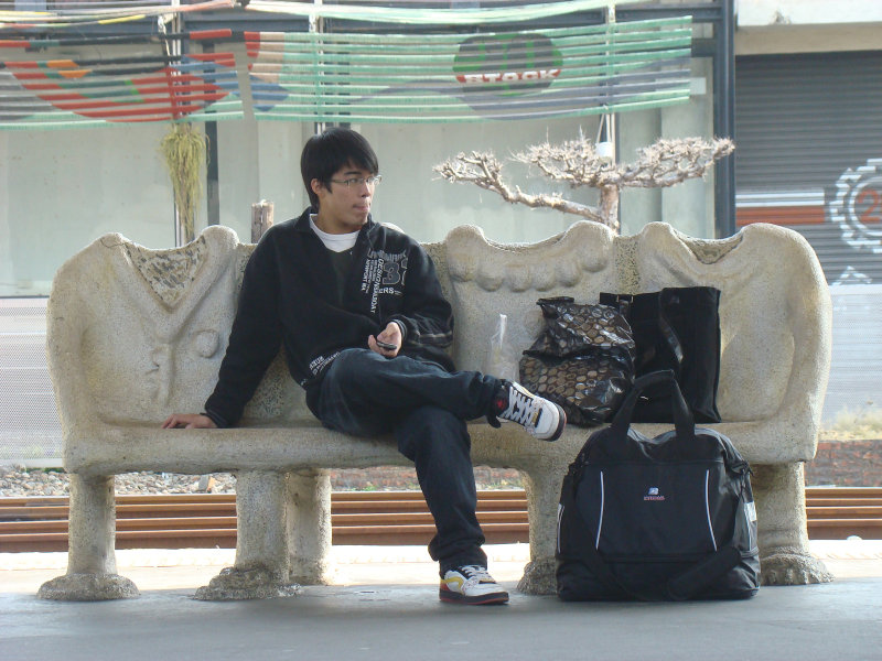 台灣鐵路旅遊攝影台中火車站月台景物篇公共藝術-大同國小美術班-偶然與巧合-III區攝影照片175