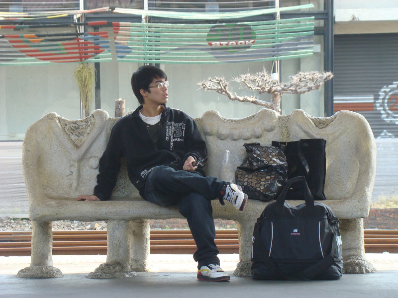 台灣鐵路旅遊攝影台中火車站月台景物篇公共藝術-大同國小美術班-偶然與巧合-III區攝影照片176