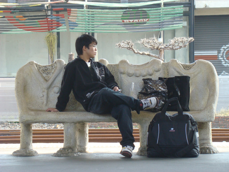 台灣鐵路旅遊攝影台中火車站月台景物篇公共藝術-大同國小美術班-偶然與巧合-III區攝影照片178