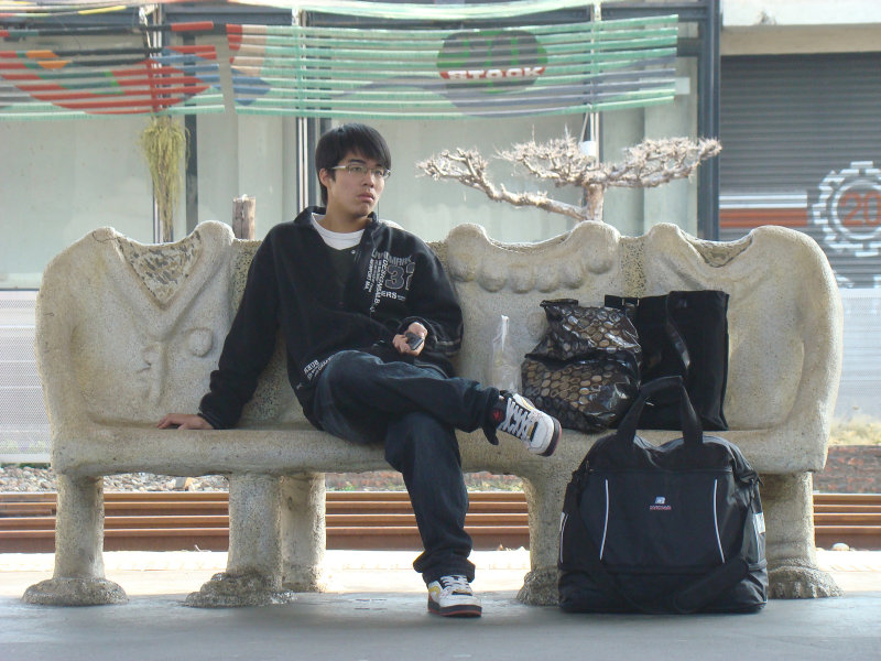 台灣鐵路旅遊攝影台中火車站月台景物篇公共藝術-大同國小美術班-偶然與巧合-III區攝影照片180
